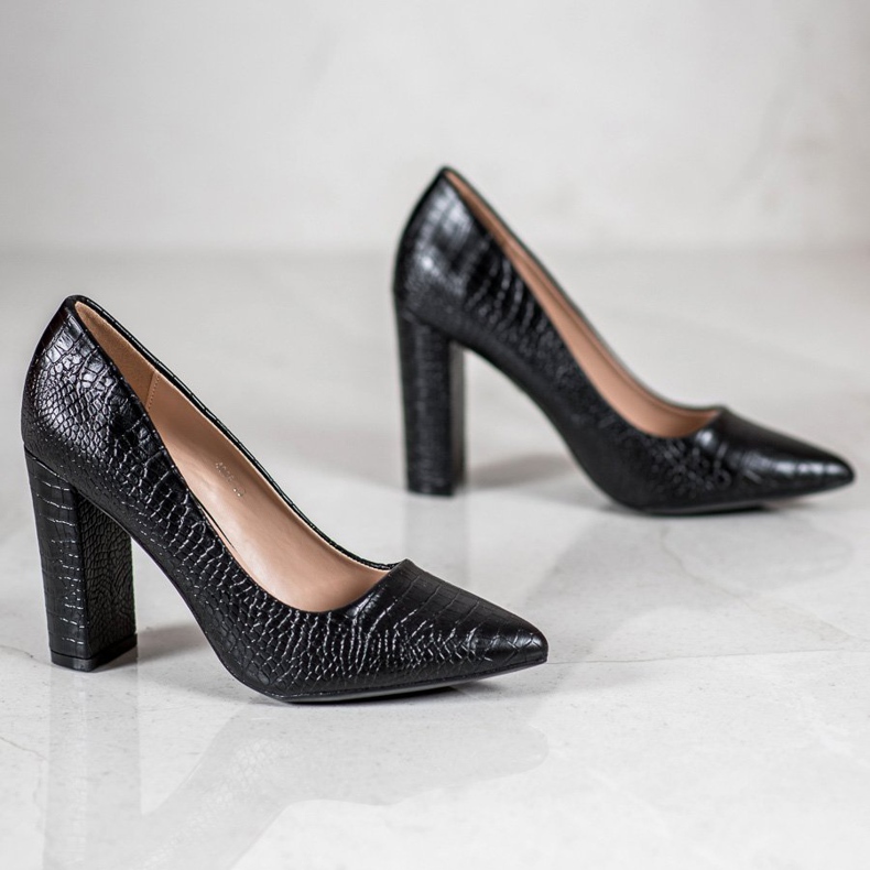 Diamantique Pompele pe un stâlp negru 1