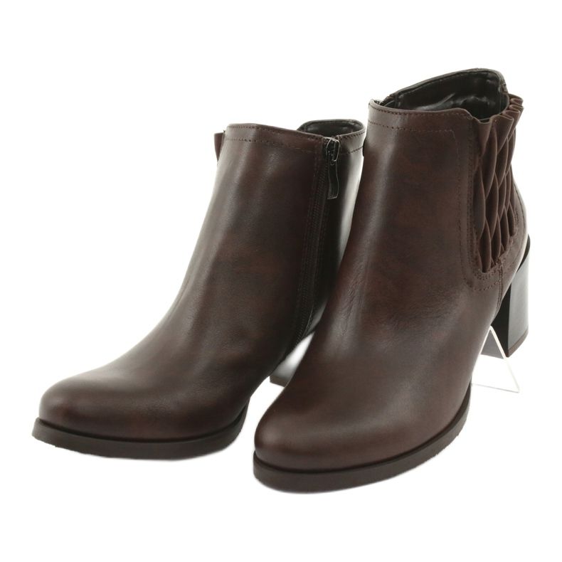 Gamis Cizme din piele maro izolată 4