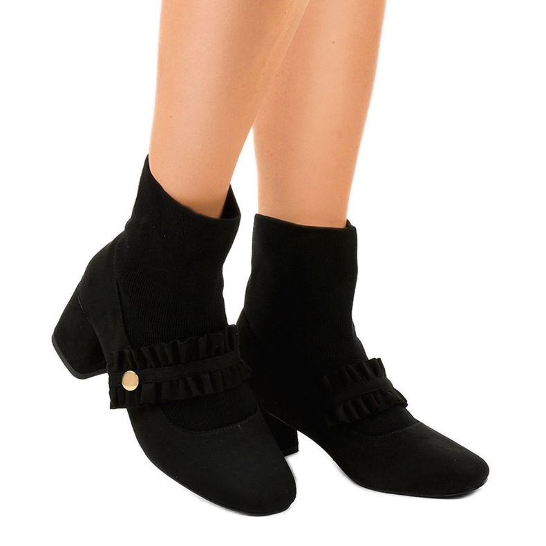 Pompe din velur negru pe stâlpul JM8118Y 1