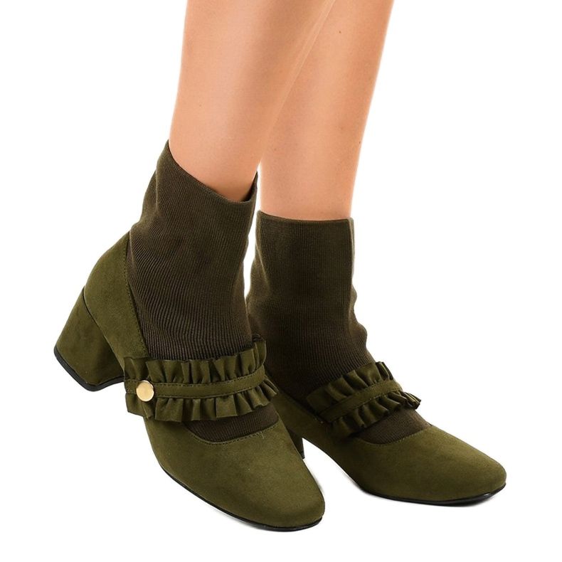 Pompe din velur verde pe stâlpul JM8118Y 1