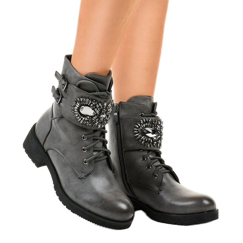 Cizme de damă gri, cu cataramă și diamante 0-251 1 Cizme de damă gri, cu cataramă și diamante 0-251 1