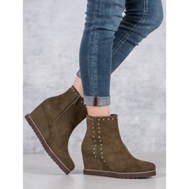 Kylie Ghete verzi pe o pană verde 2