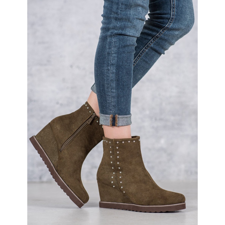 Kylie Ghete verzi pe o pană verde 2