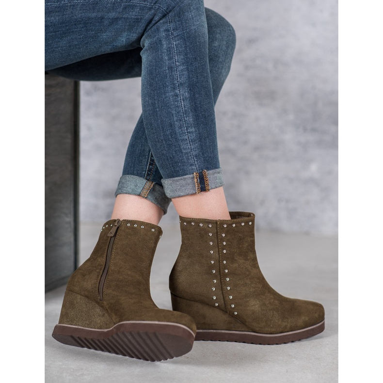 Kylie Ghete verzi pe o pană verde 1