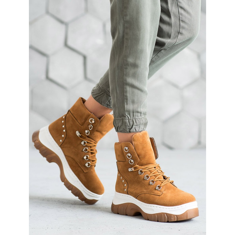 Seastar Trappers On The Platform maro 1