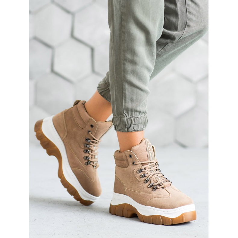 Seastar Trappers On The Platform maro 1