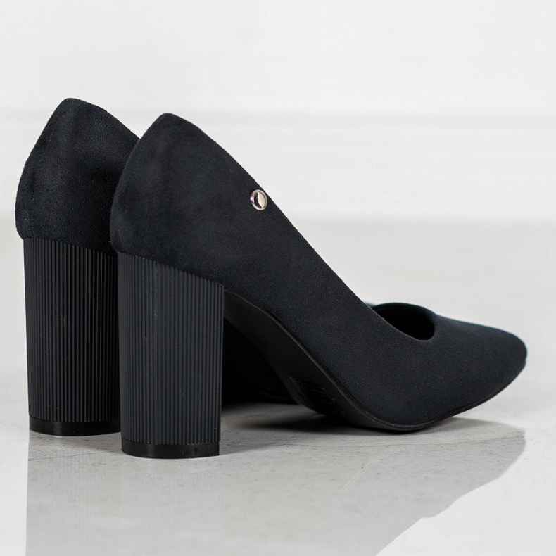 Goodin Pompe din piele de căprioară pe un stâlp negru 2