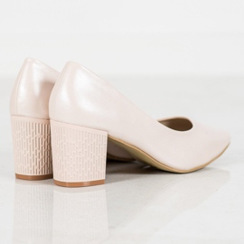 Goodin Pompele pe un stâlp maro 1 Goodin Pompele pe un stâlp maro 1