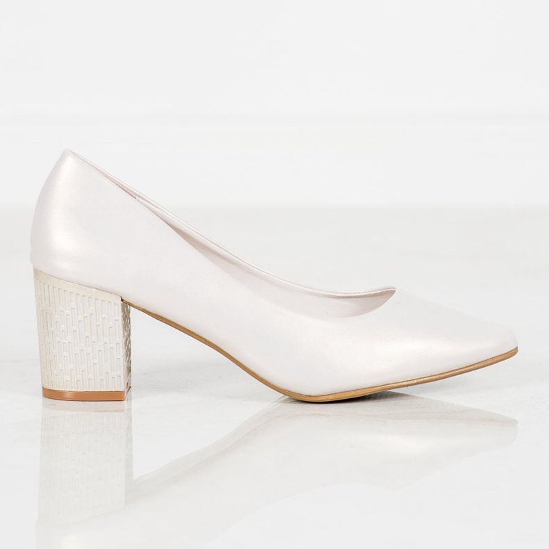 Goodin Pompele pe un stâlp gri 1