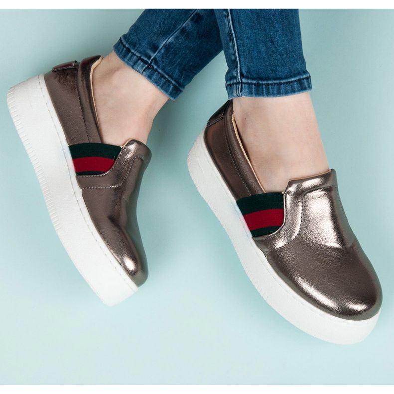 Kylie Sliponi pe platformă gri 1