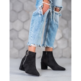 SHELOVET Ghete din piele de căprioară în Spitz negru 2