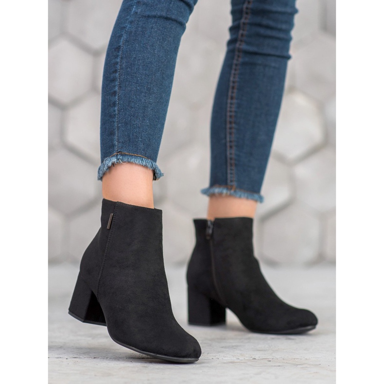 J. Star Ghete pe un post negru 2