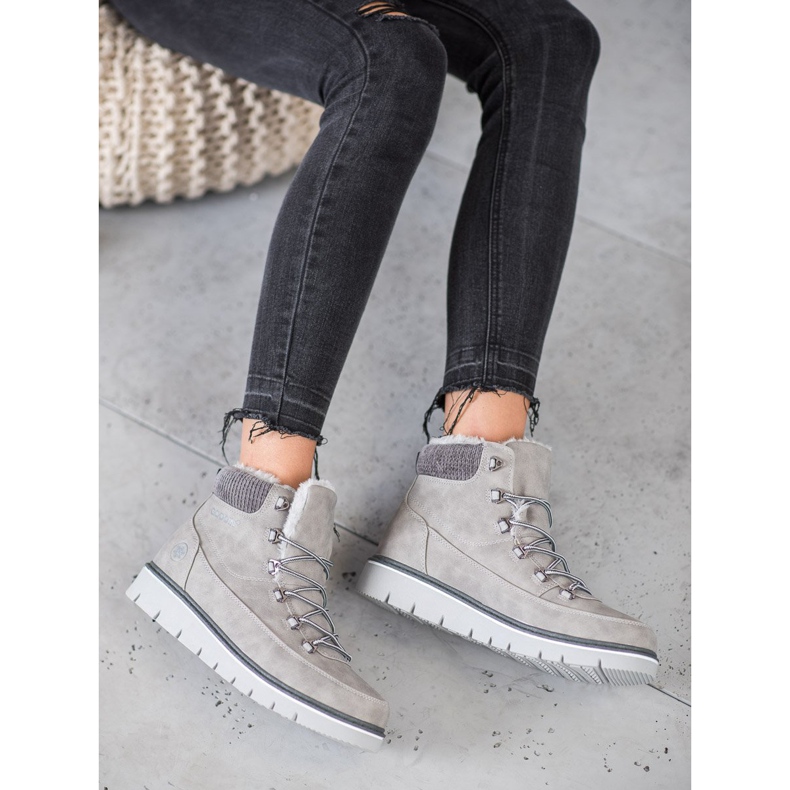 Goodin Trappers On The Platform gri 2