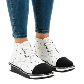 Cizme albe cu lacuri TS1811 1