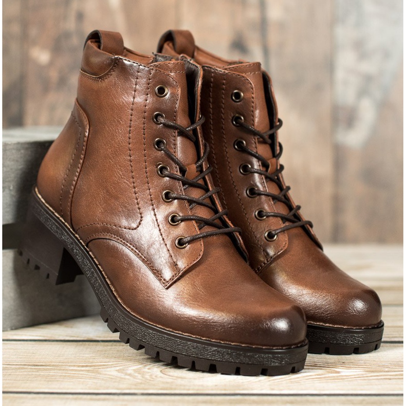 Filippo Trappers On The Platform maro 1