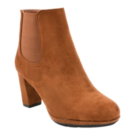 Botine maro pe stâlpul F156-2 1