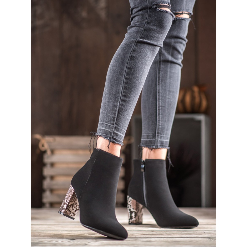 Weide Ghete din piele de căprioară cu șarpe negru 1