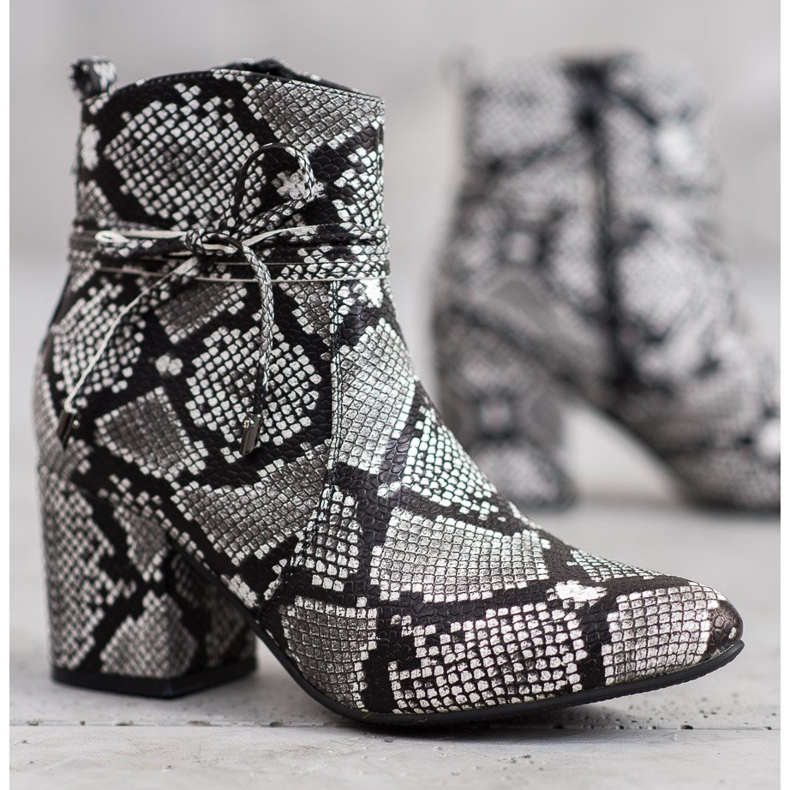 SHELOVET Ghete pe un post multicolor 1