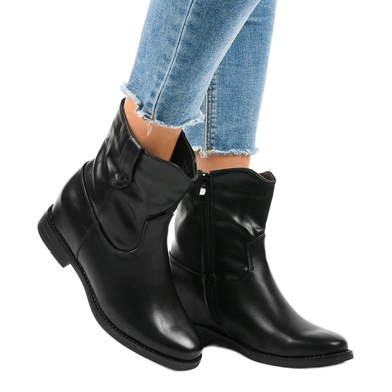 Cizme de cowboy izolate negre G-7607 negru 1