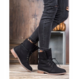 Queentina Trappers cu stil negru 1