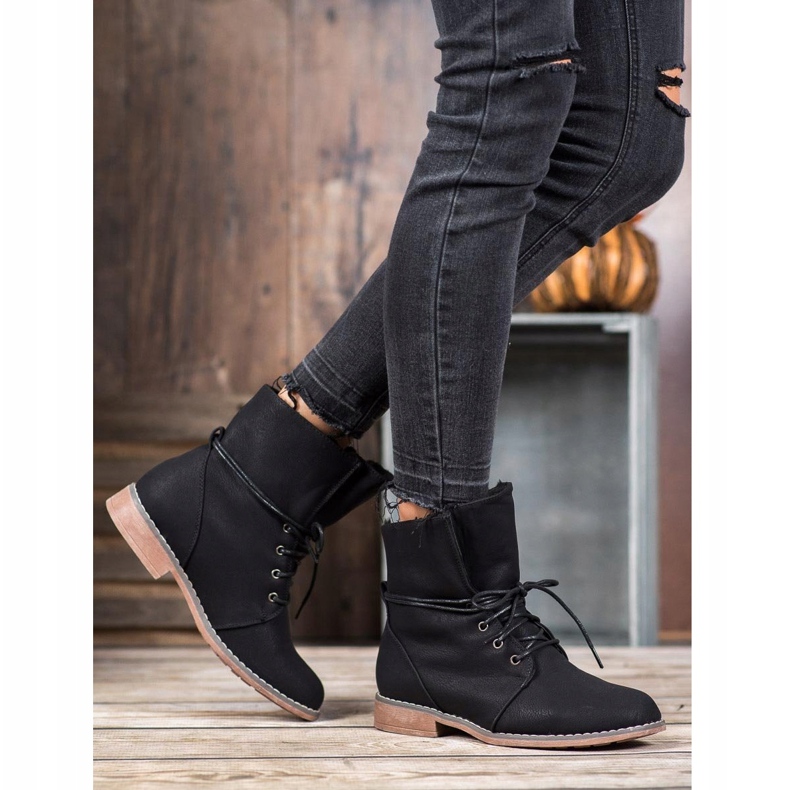 Queentina Trappers cu stil negru 1