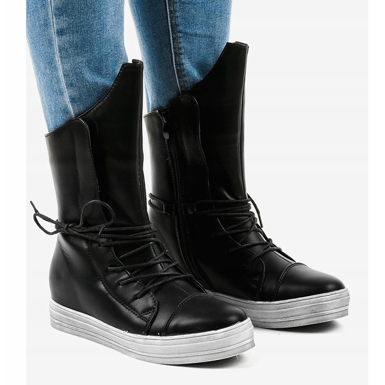 Adidași negri, cizme izolate HX5187-3 negru 1