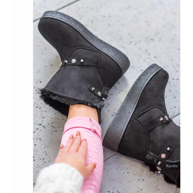 SHELOVET Mukluki cu jeturi negru 1