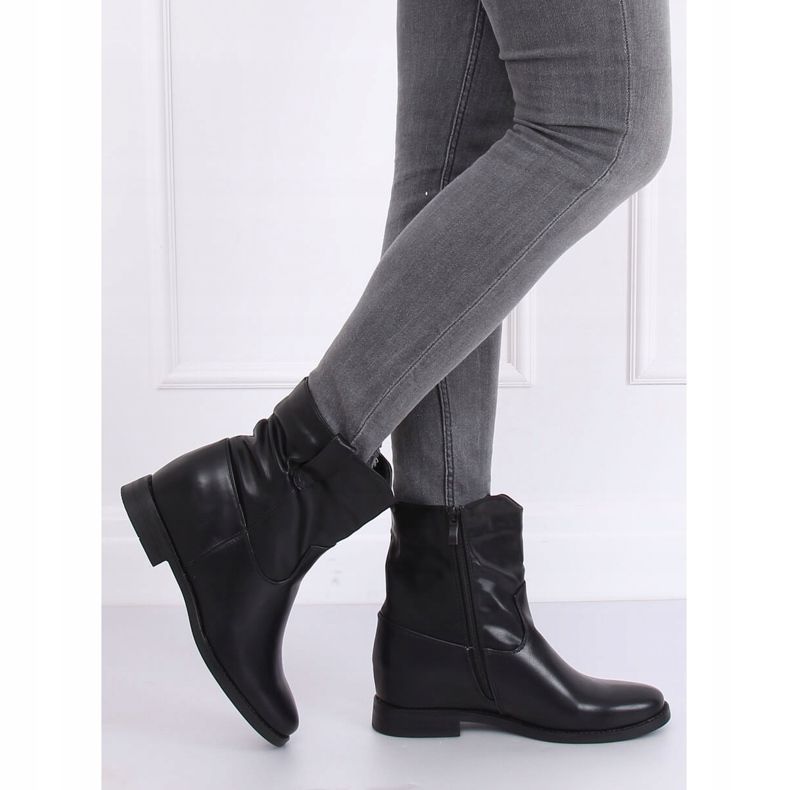 Cizme negre cu cereale pe o pană ascunsă G-7607 Negru galben 1