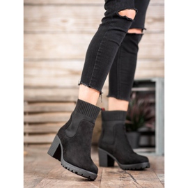 Erynn Cizme Chelsea Slip-On pe un post negru 1