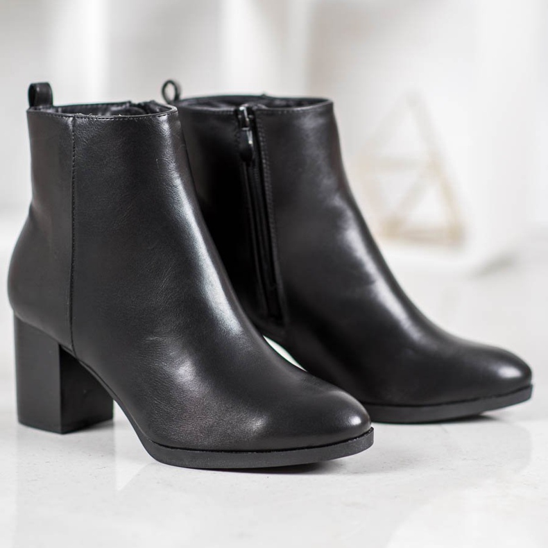 Weide Cizme confortabile pe un post negru 2