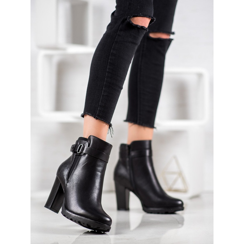 Super Mode Cizme elegante pe un post negru 1 Super Mode Cizme elegante pe un post negru 1