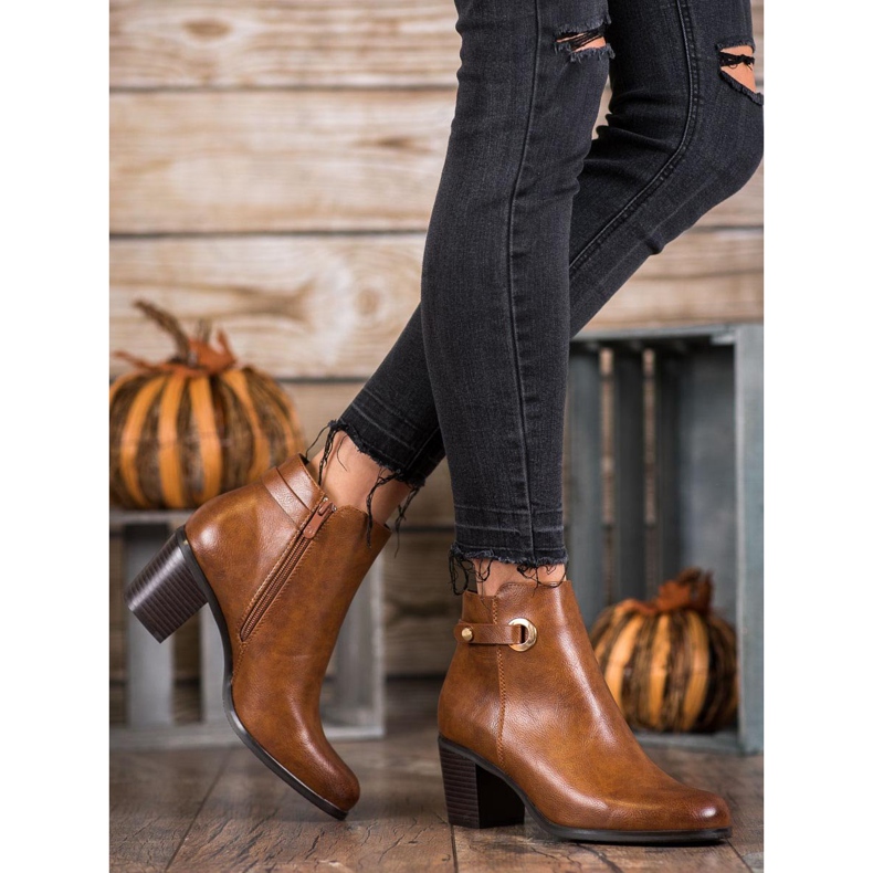 Ideal Shoes Cizme clasice din piele ecologică maro 1