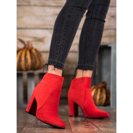 Ideal Shoes Cizme clasice pe un post roșu 2