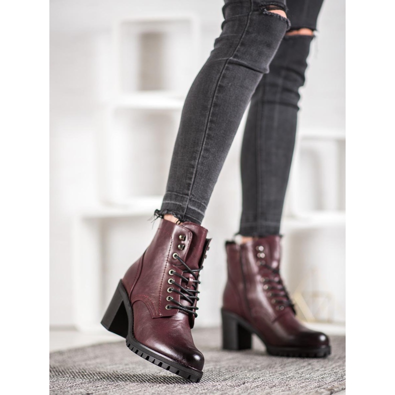 M.Daszyński Ghete cu șiret pe o postare roșu 1