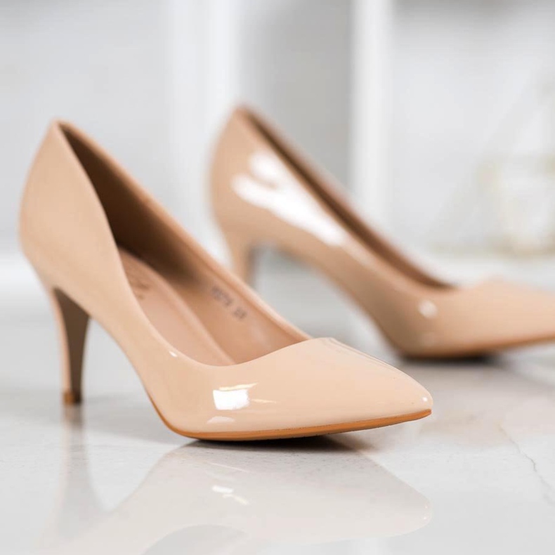 Small Swan Știfturi lăcuite În Spitz maro 1