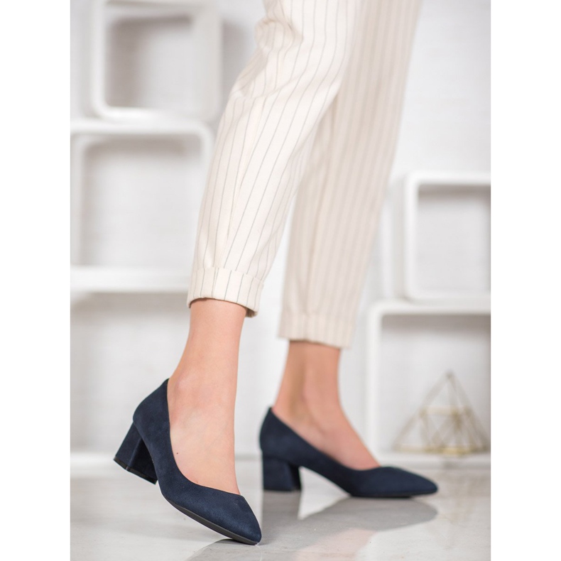 Fama Pompele pe un stâlp albastru 1