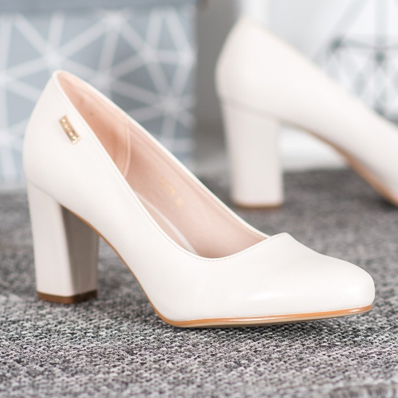 Sergio Leone Pompe confortabile pe un stâlp maro 1