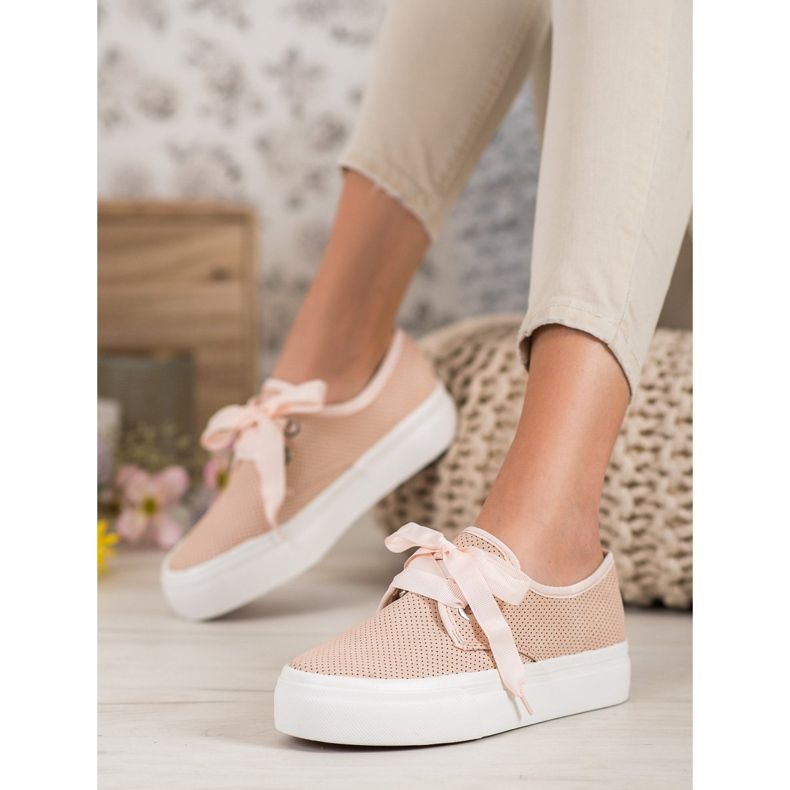 Kylie Adidași legați cu o panglică maro 2 Kylie Adidași legați cu o panglică maro 2