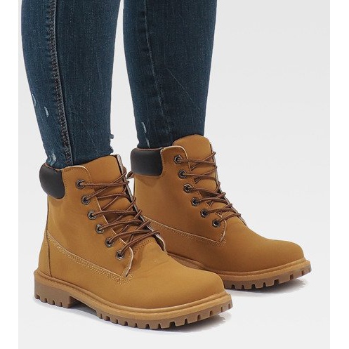 B788 Capcane din lemn galben 1