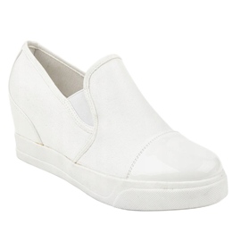 Adidași albi pe tocul de pană R27-5 1