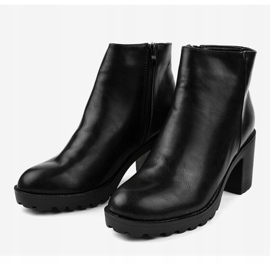 Ghete negre pe stâlpul LL21 negru 2