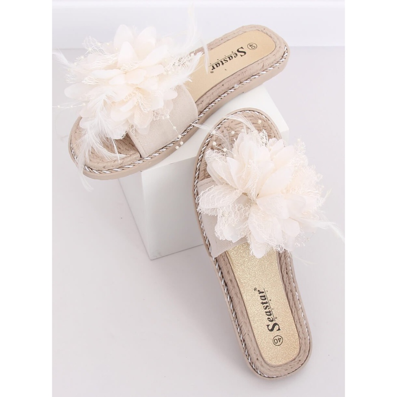 Papuci bej pentru femei cu pene CK131P Bej 1