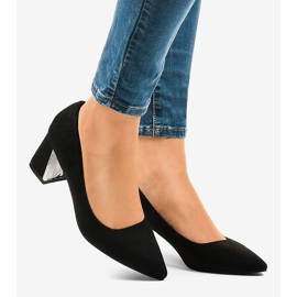 Pompe din piele de căprioară neagră pe stâlpul L439 negru 2