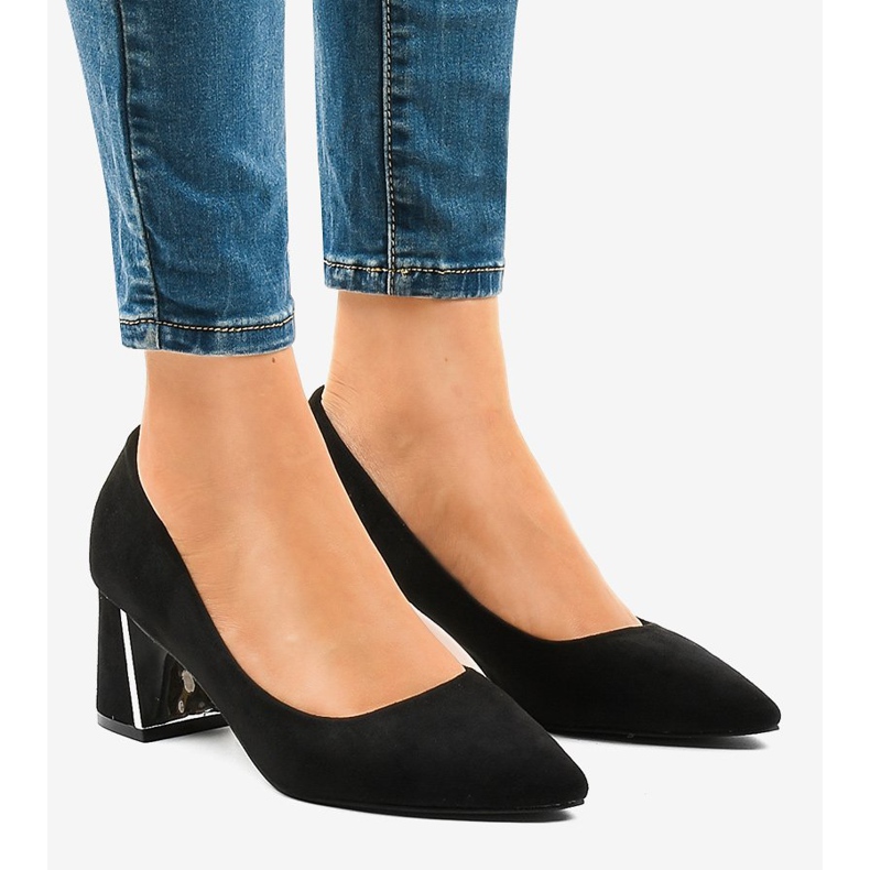 Pompe din piele de căprioară neagră pe stâlpul L439 negru 1