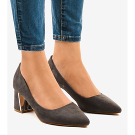 Pompe din piele de căprioară gri pe stâlpul L439 1