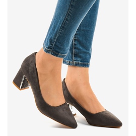 Pompe din piele de căprioară gri pe stâlpul L439 2