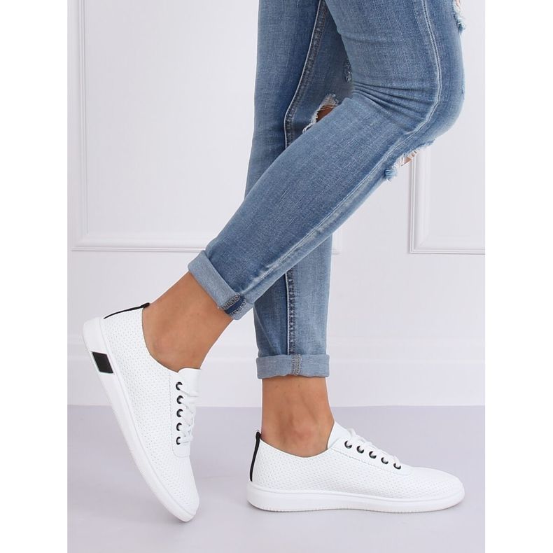 Adidași cu dantelă alb-negru BB77 Negru 2