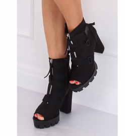 Ghete deschise pe o platformă neagră NS123P Black negru 2