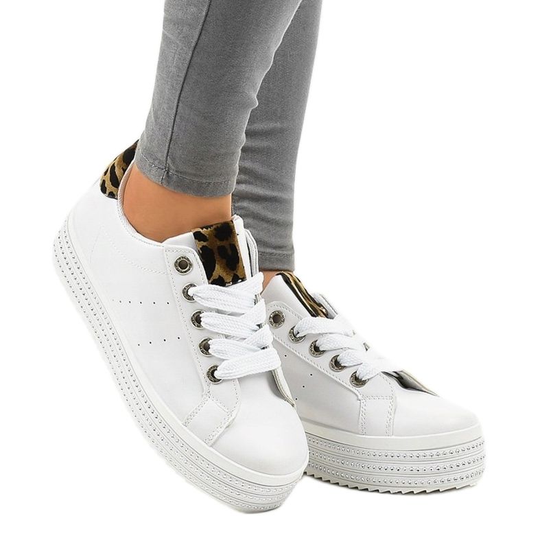 Adidași albi cu imprimeu leopard pe platforma M-071 1