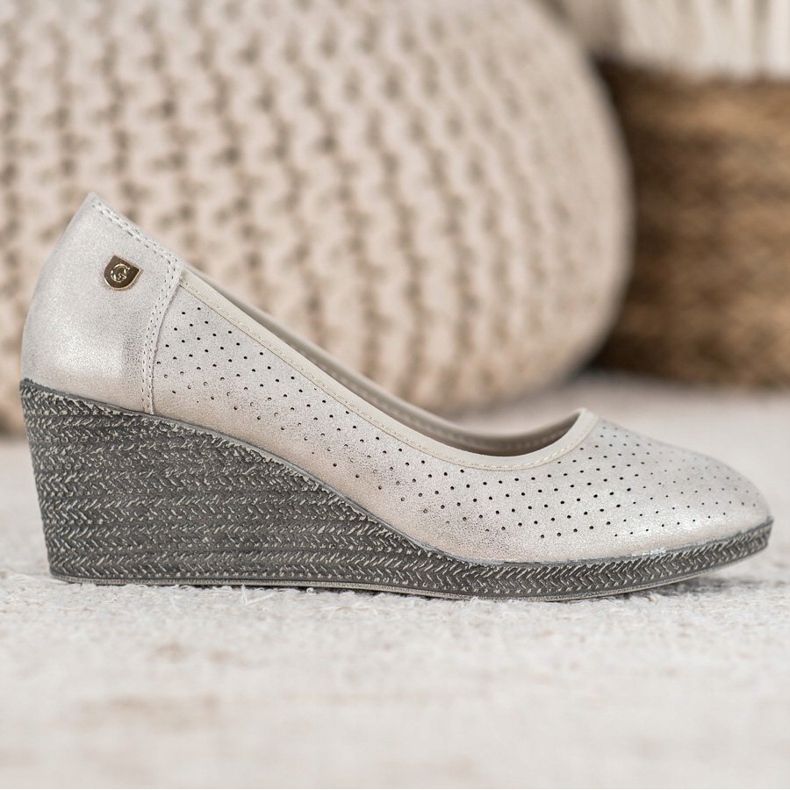 Pompe cu pană ușoară bej 1